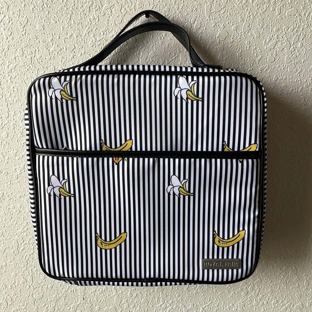 Royal Fair hanging toiletry bag